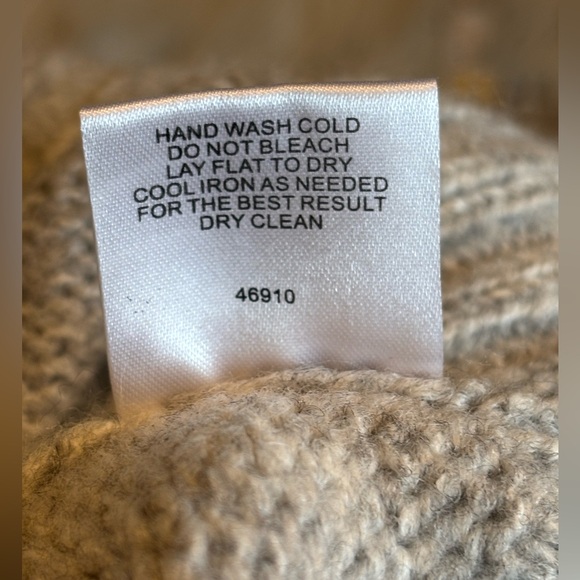 Romeo + Juliet Crewneck Floral Embroidered Sweater Size S EUC - Picture 6 of 11